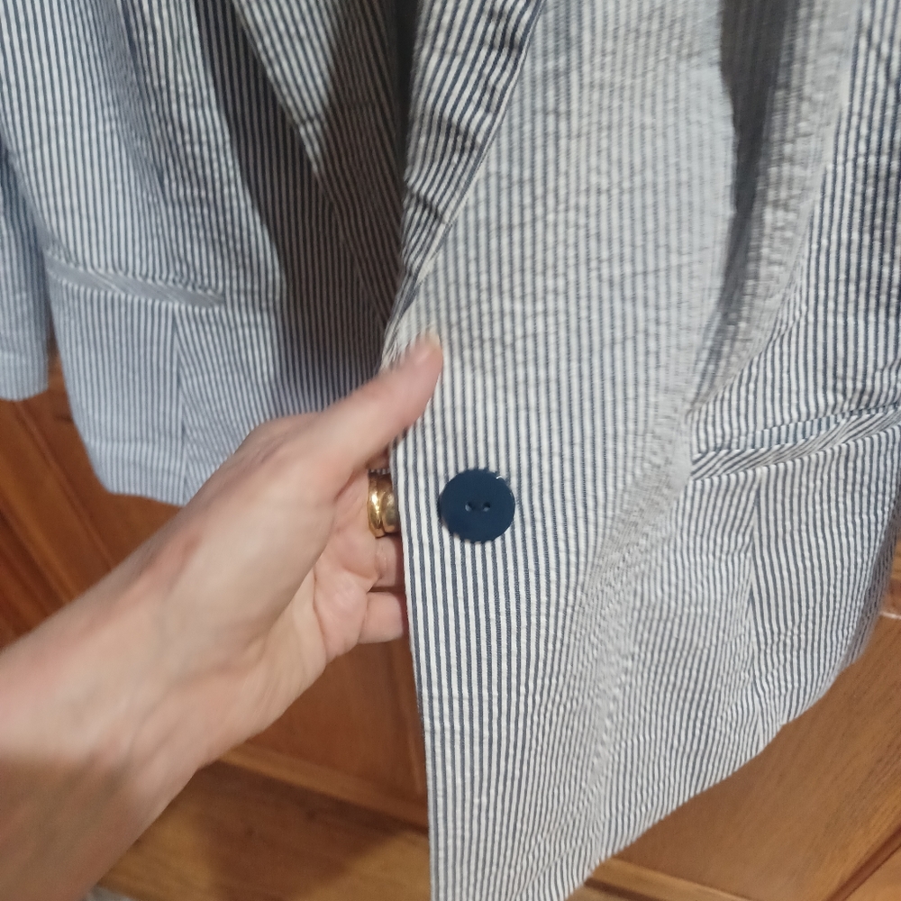 BRITISH KHAKI BLUE WHITE STRIPE SEERSUCKER COTTON BLAZER NWT SIZE MEDIUM - Picture 3 of 16